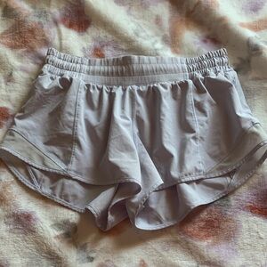 Lululemon hotty hots in color lavender mist size 6